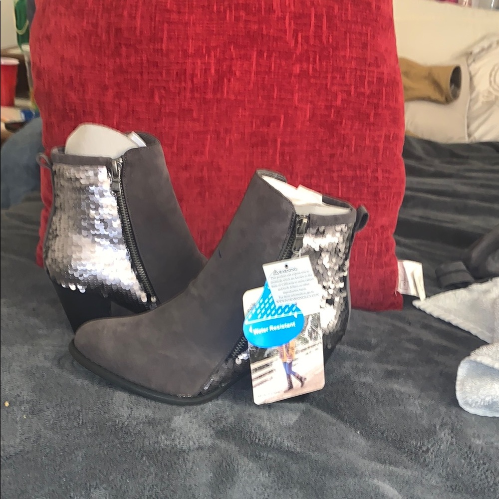 Muk luks boots new with tags